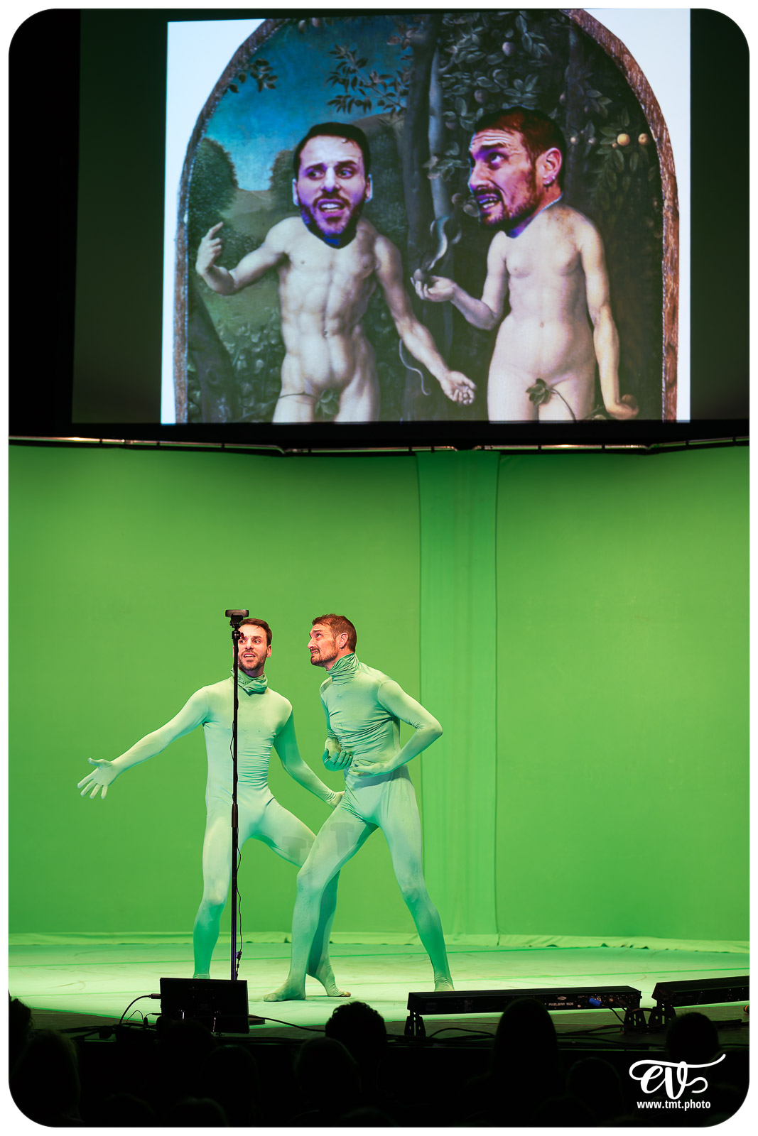 DYSTOPIA (UN POYO ROYO)